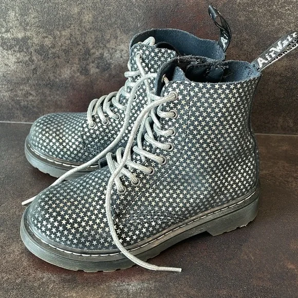 Toddler Black/Silver Stars Dr. Marten Size 13 - Picture 3 of 8